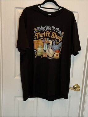 Jerzees Thrifting graphic Black T with Blue & Red Logo Tag 2XL cottagecore NWT